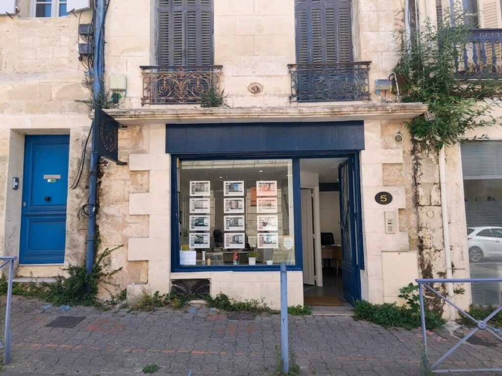 Vitrine du local commercial à louer au 5 rue du Général de Gaulle à Lormont (33310)